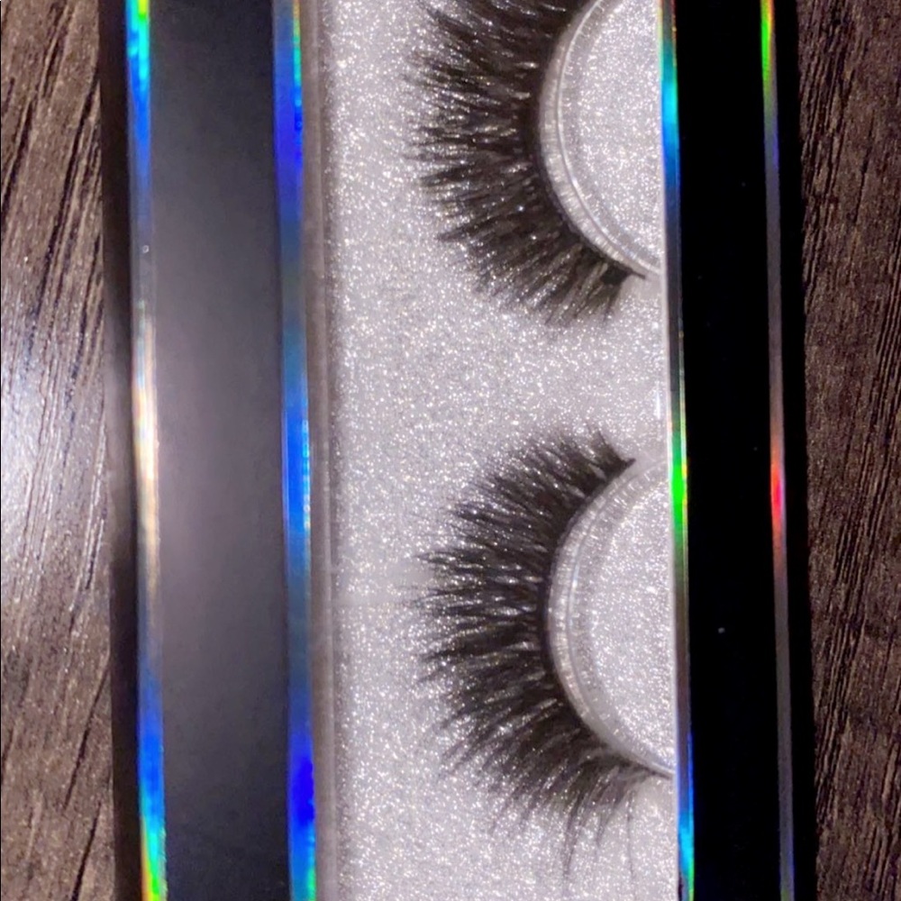 Eyelashes - Picture 6 of 13